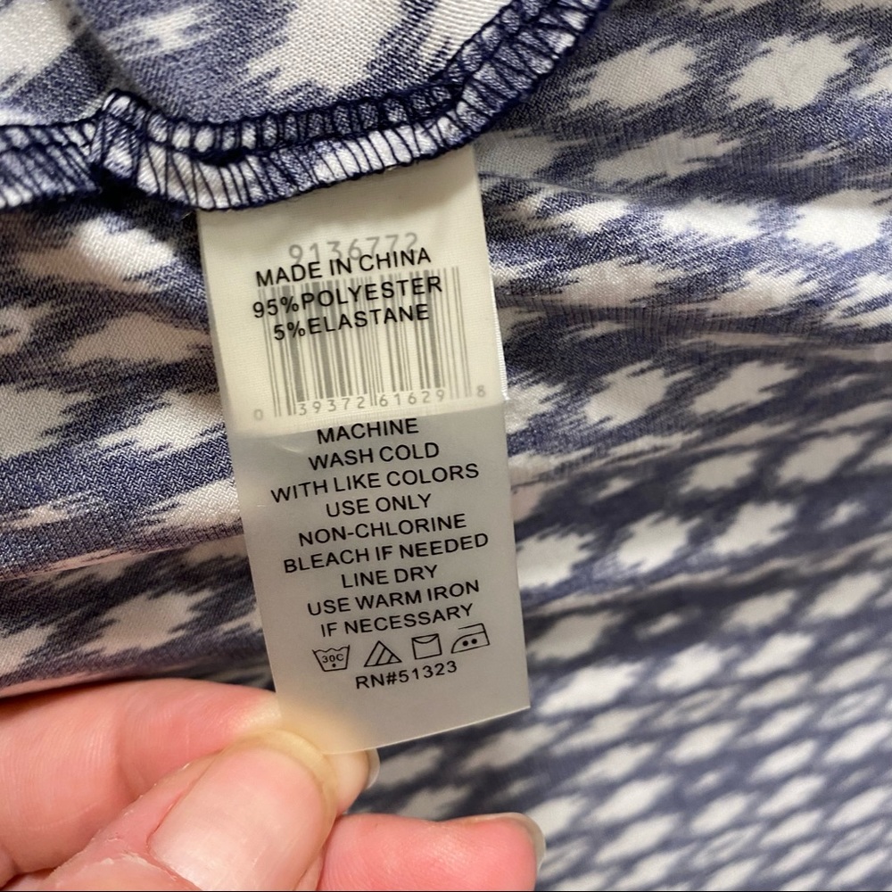 VINCE CAMUTO Maxi Ikat Dress Sleeveless Blue White Size Medium - Picture 9 of 10